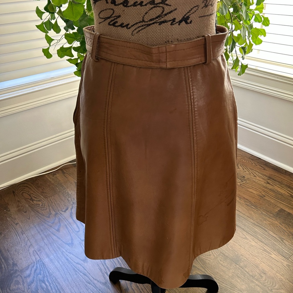 LA CONDESA 26’ Vintage light Brown Leather Skirt from Italy - Picture 4 of 11